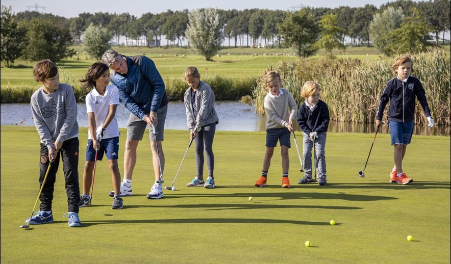 Jeugdgolfers op Old Course Loenen