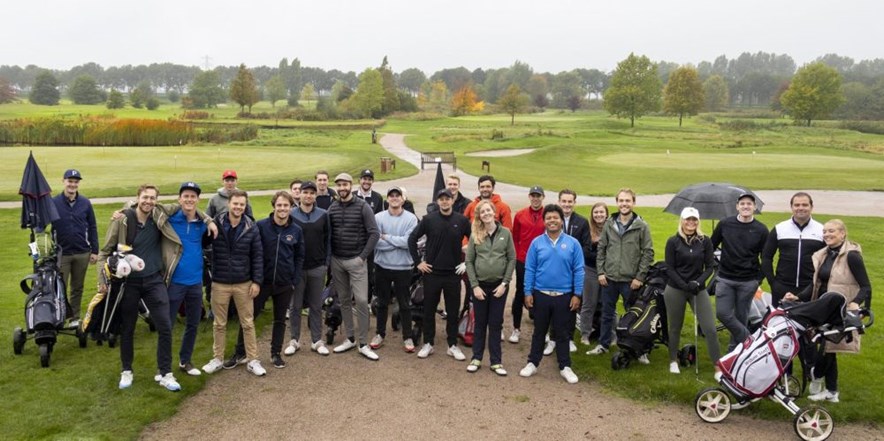 Jonge golfers op Old Course Loenen
